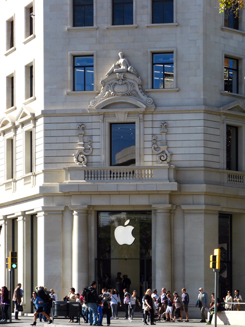 Apple logo on prestigious building