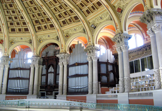 Palau Nacional dome room