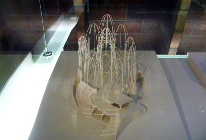 Viewing catenary model with a mirror