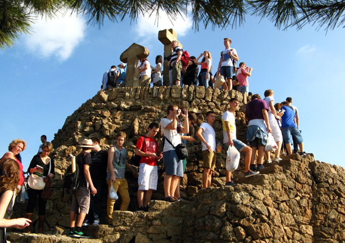 Queue to climb Calvary