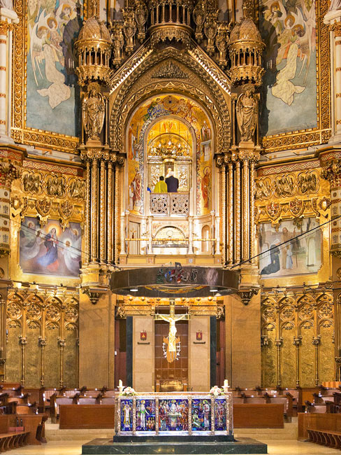 Basilica altar and location of statue