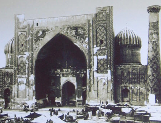 Shir Dor Madrassa in 1920s