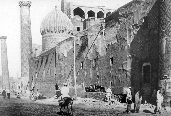 Shir Dor Madrassa in 1920s