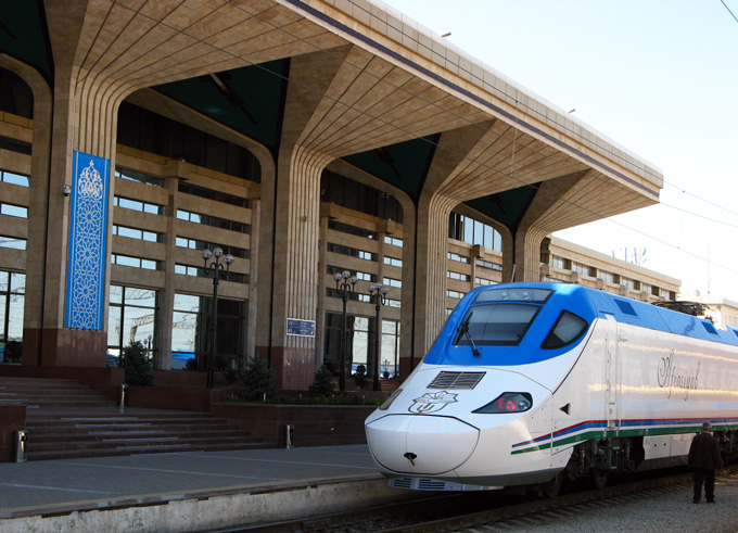 Afrosiyob at Samarkand station