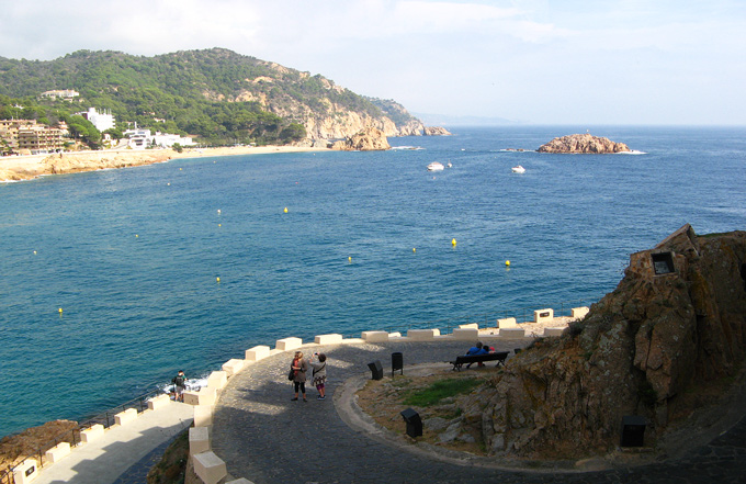 Main road into Vila Vella