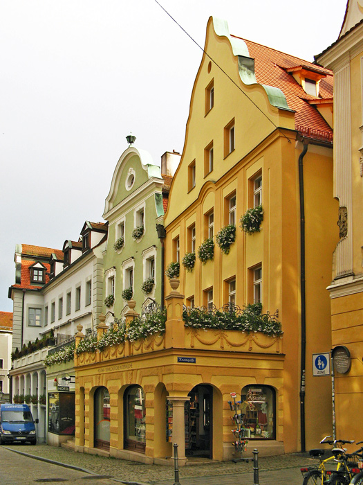 Fanciful rooftop decorations