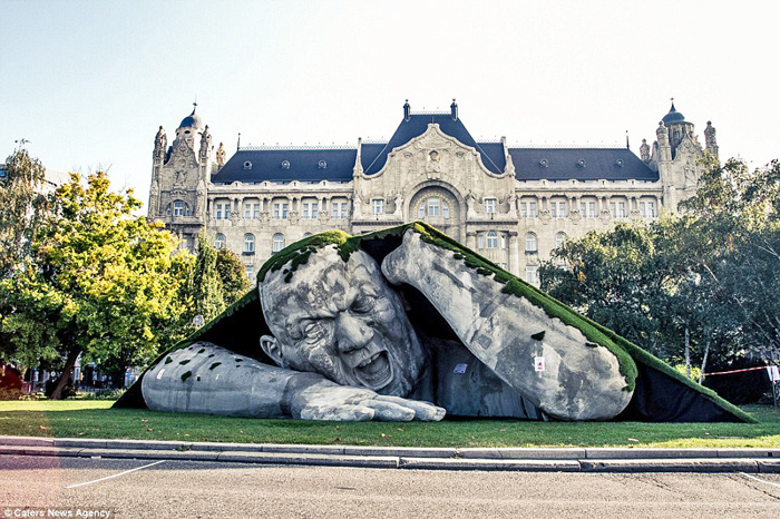 Giant sculpture for art fair