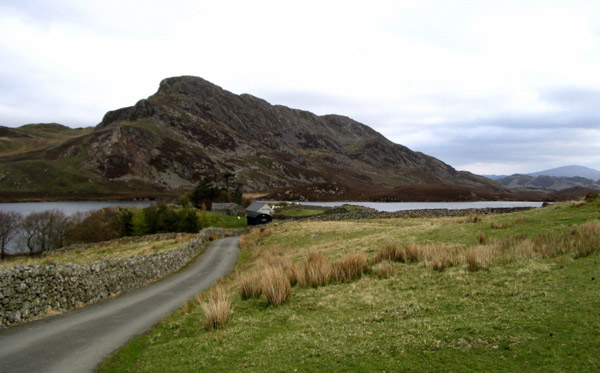 Approaching Cregennan Lakes